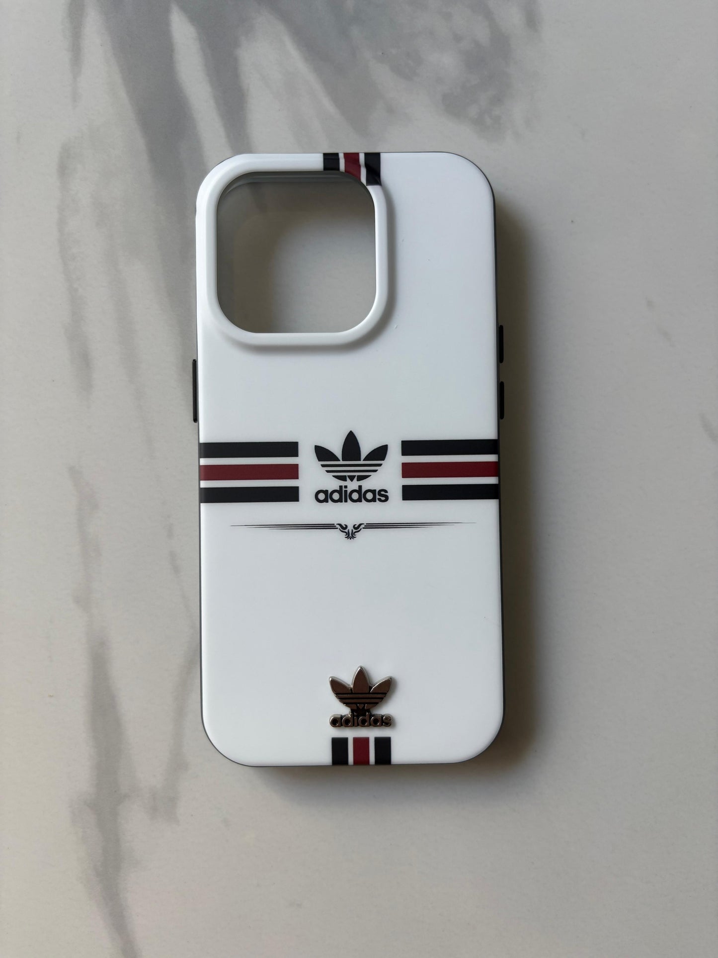 Coque Adidas Sport iPhone 15 Pro vue face - MOUL POCHETAT
