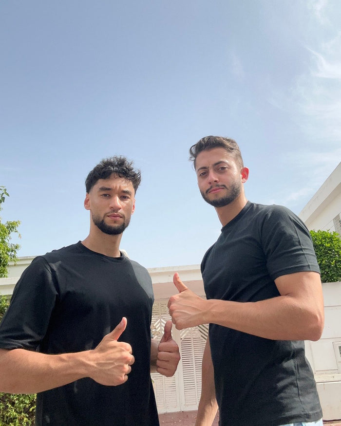 Deux clients en t-shirt noir 190g, Maroc