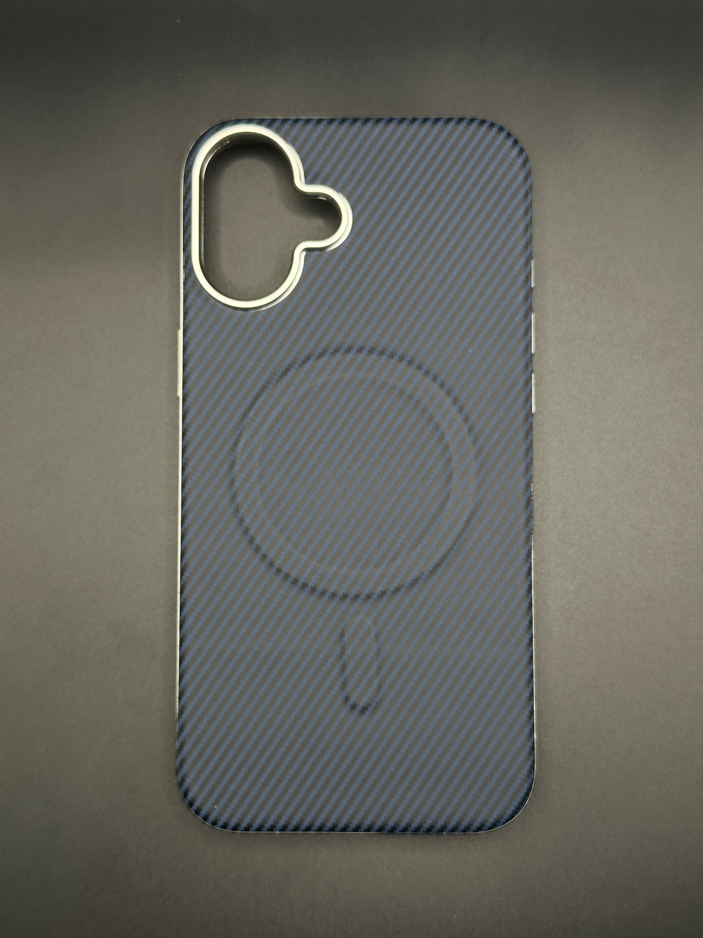 Coque Design Original iPhone 16 détail design - MOUL POCHETAT