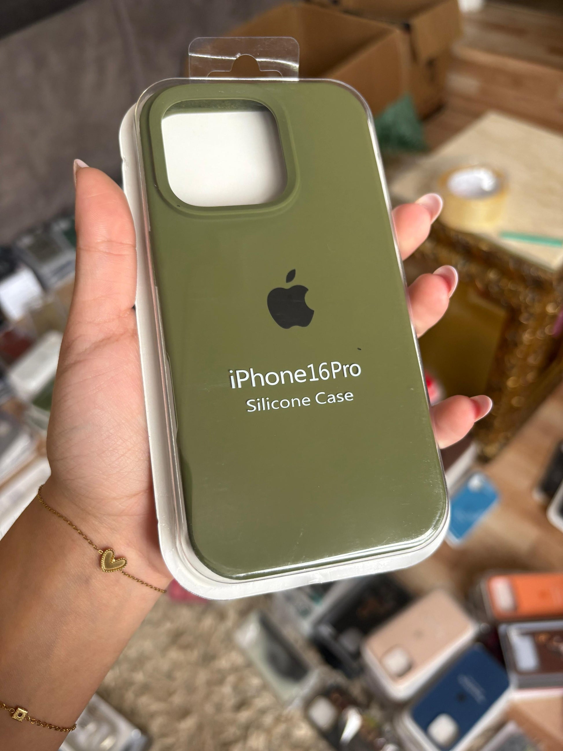 Funda Silicona iPhone 16 Pro - Verde