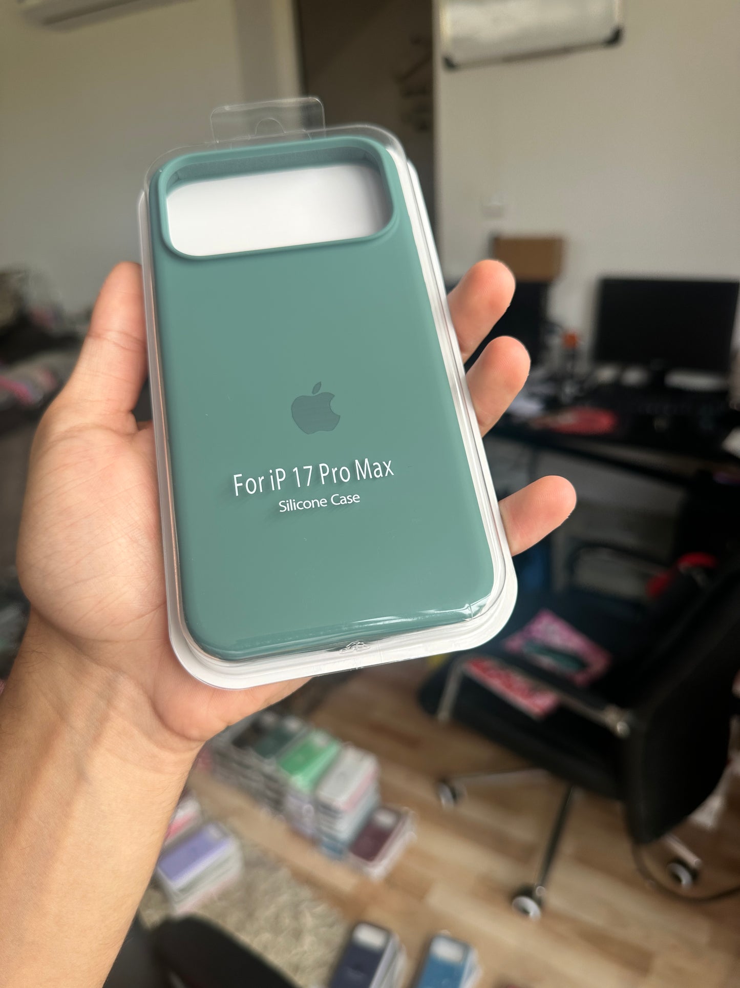 Silicone Case IPHONE 17 PRO MAX