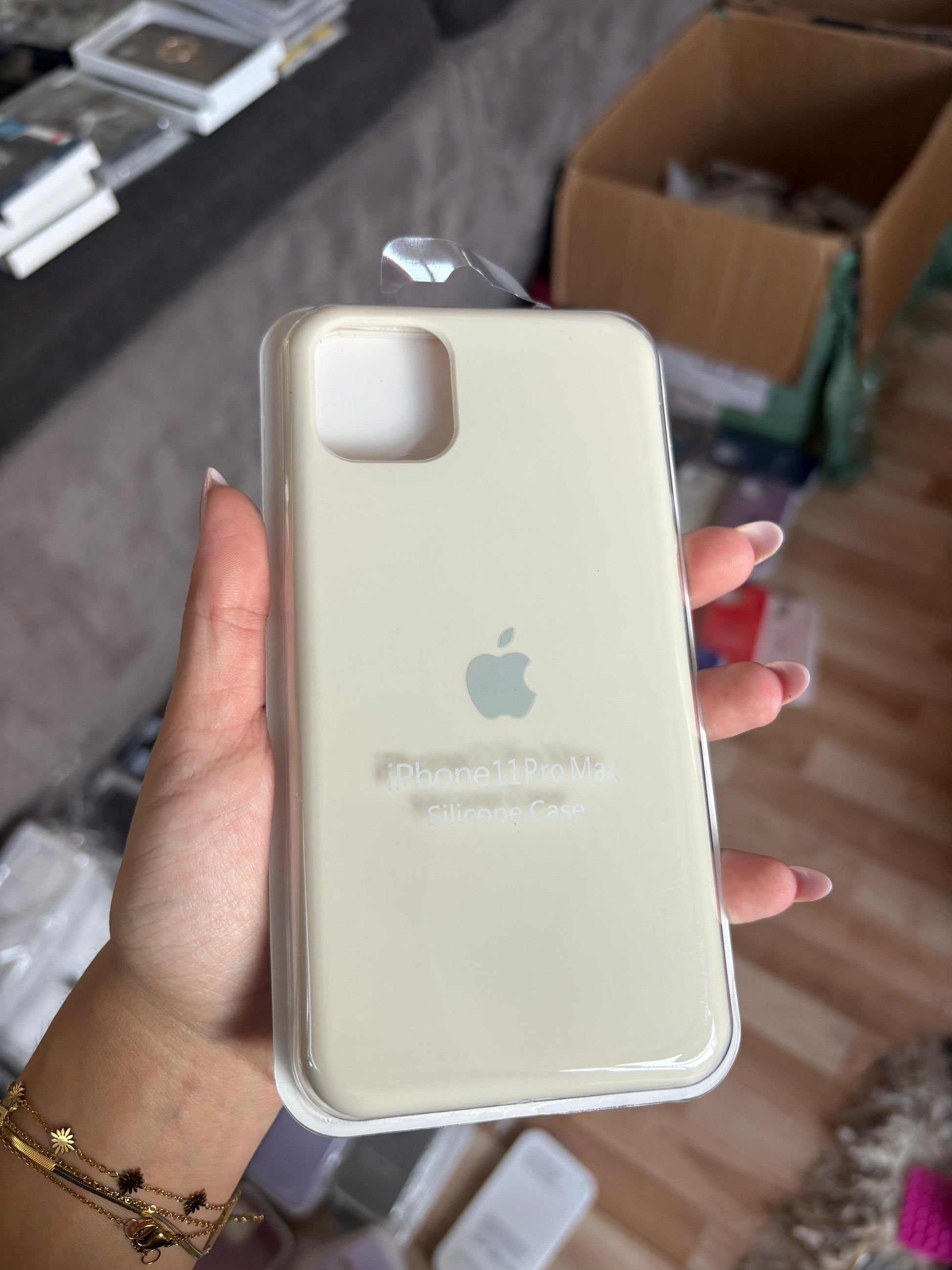 Funda Silicona iPhone 15 - Crema